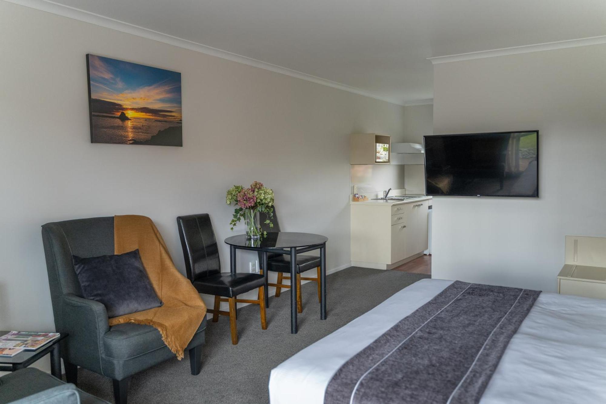 Pacific Coast Motor Motel 4*